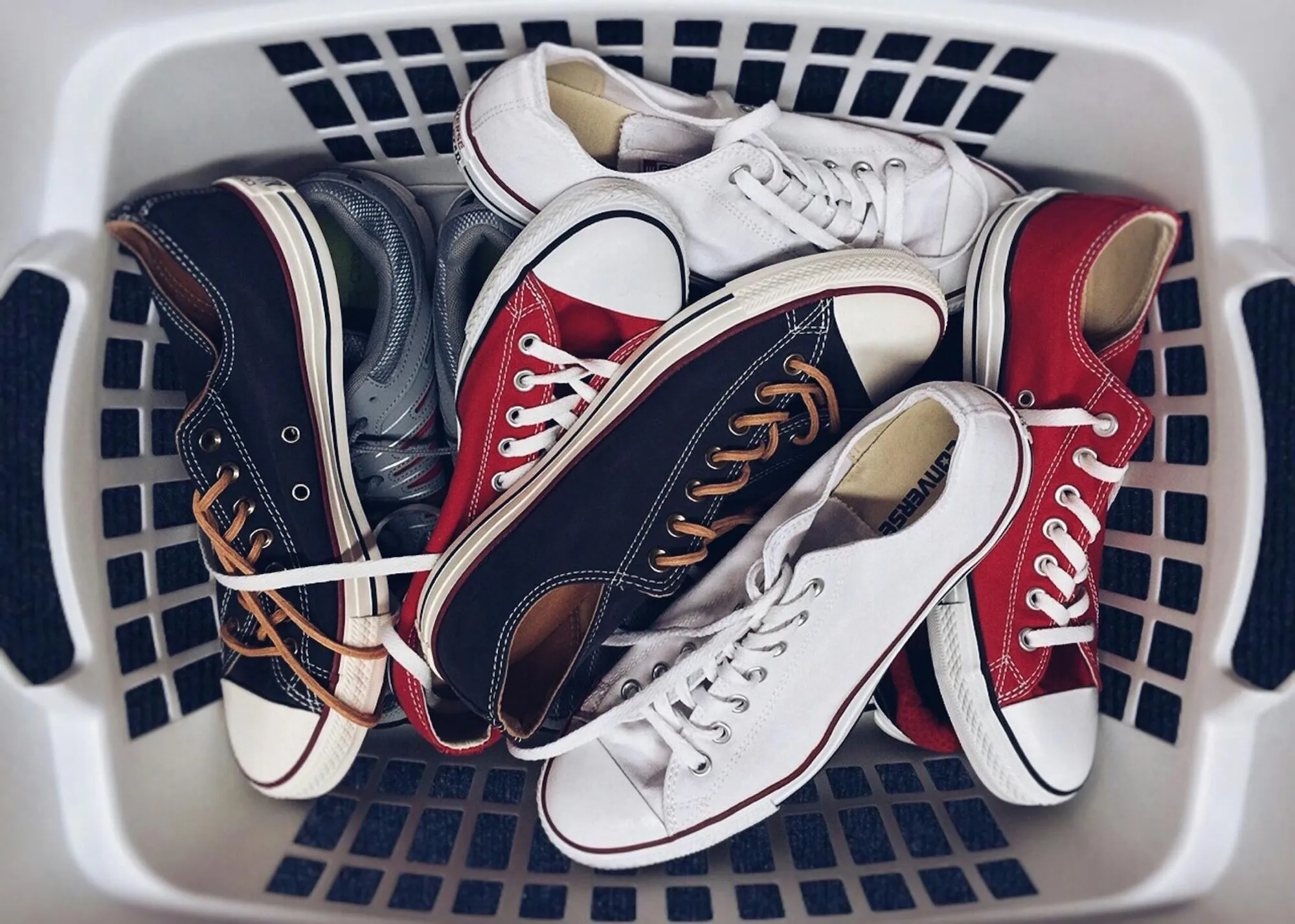 Golden Goose Sneakers: The Ultimate Guide to Every Model, Fit and Styling