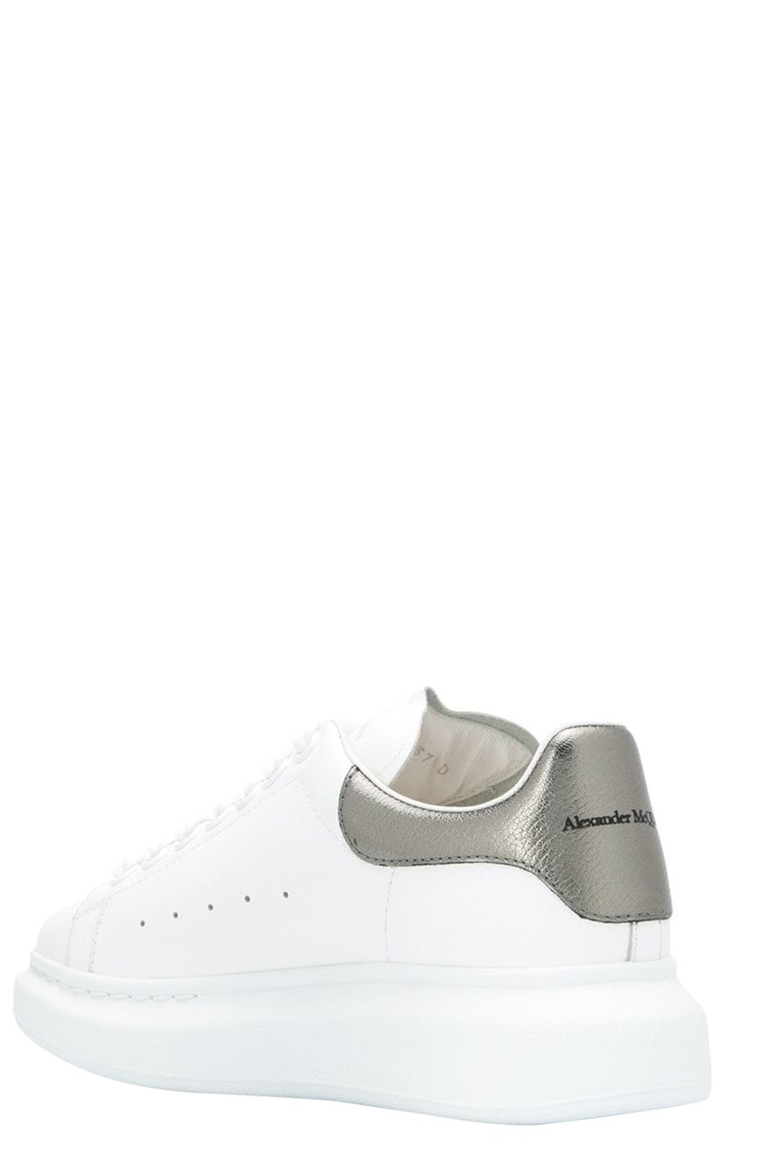 Alexander McQueen Oversized metallic leather sneakers Grijs