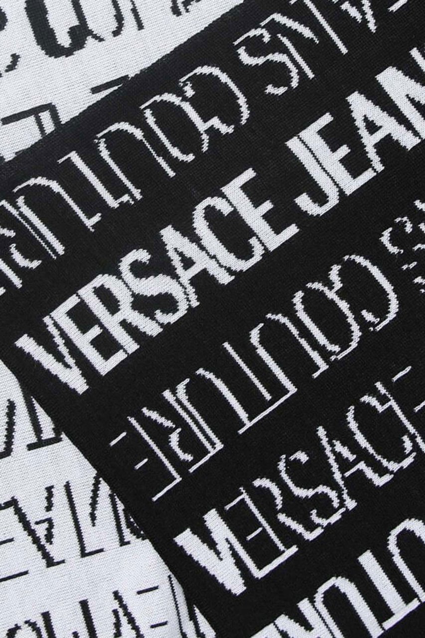 Versace Jeans Couture All over Name Shawl Black Zwart