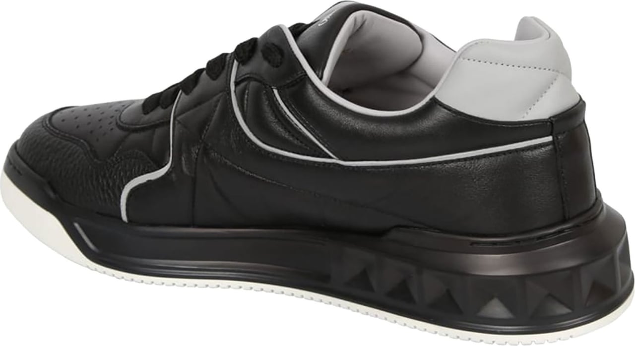 Valentino Sneaker Low-Top One Stud Zwart