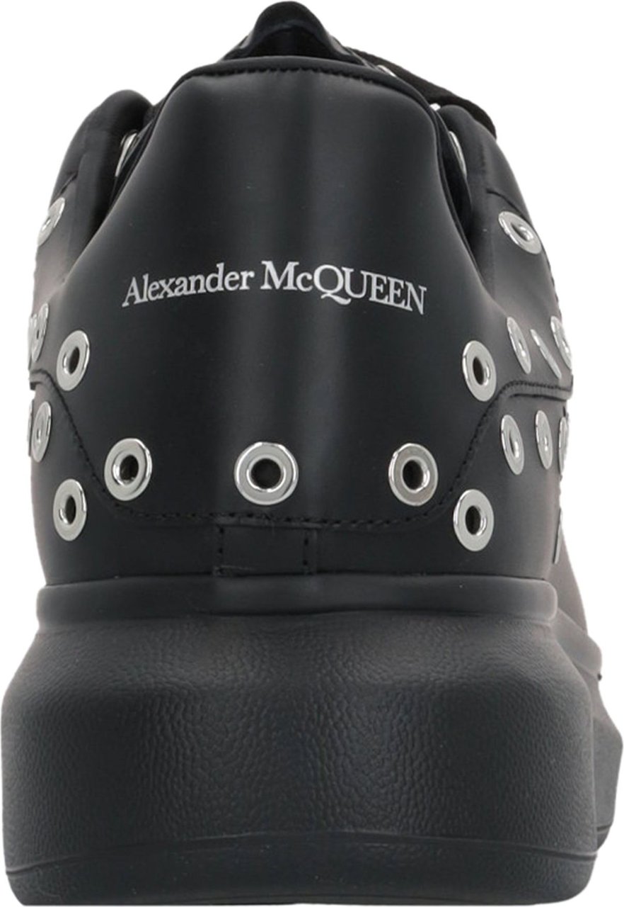 Alexander McQueen Oversized eyelet detail sneakers Zwart