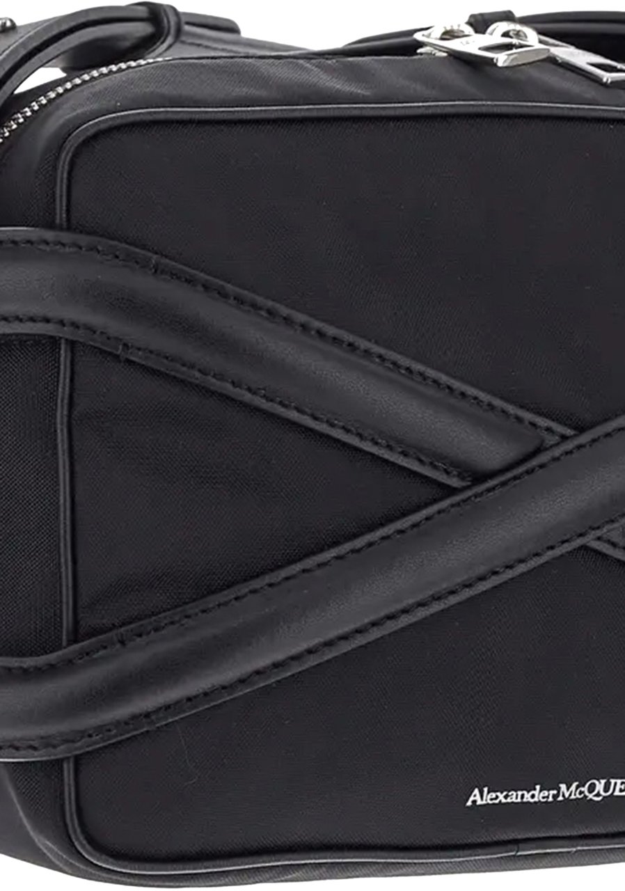 Alexander McQueen The Harness camera bag | Vanaf € 850,-