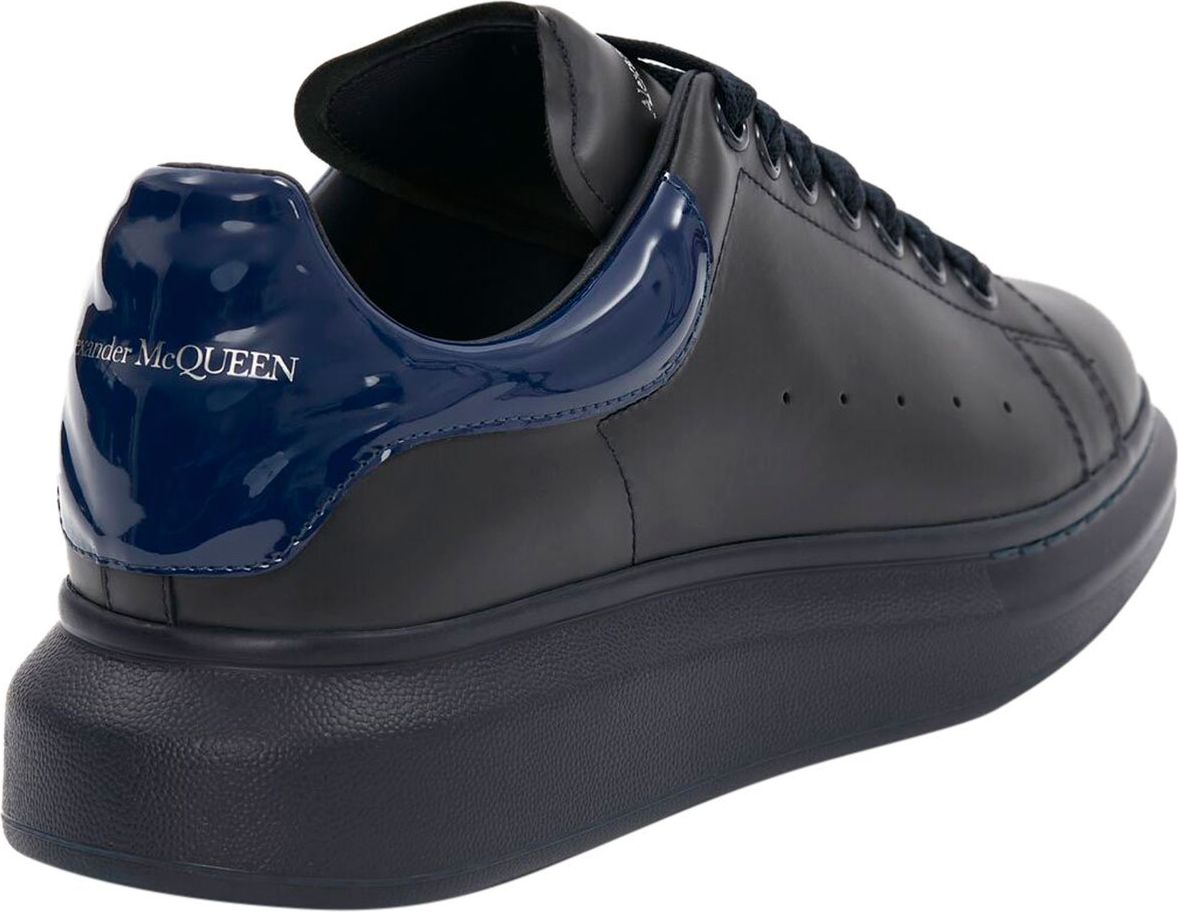 Alexander McQueen Oversized lace-up sneakers Blauw