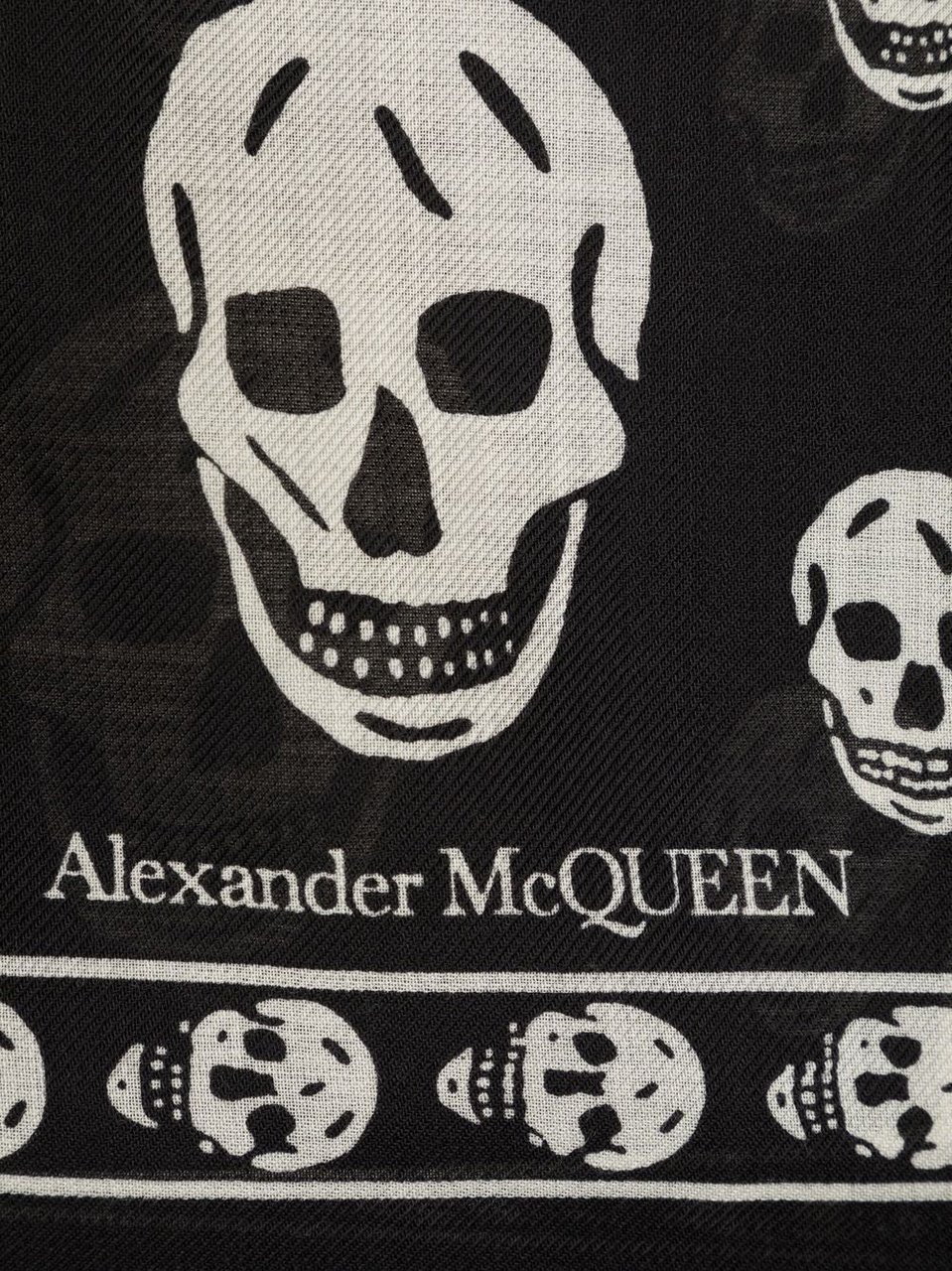 Alexander McQueen Alexander McQueen Printed wool scarf Zwart