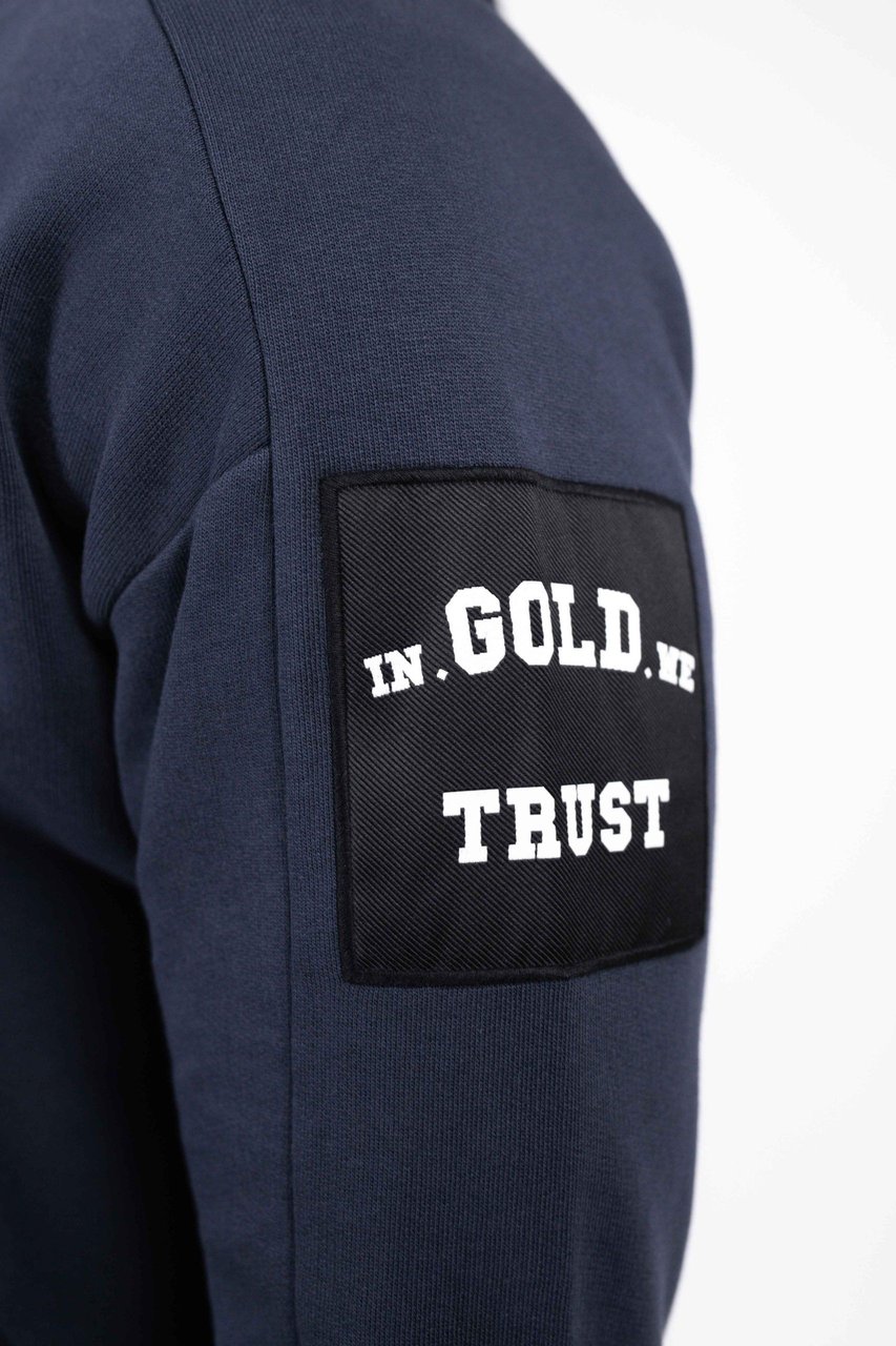 In Gold We Trust The Build-up Salute Blauw