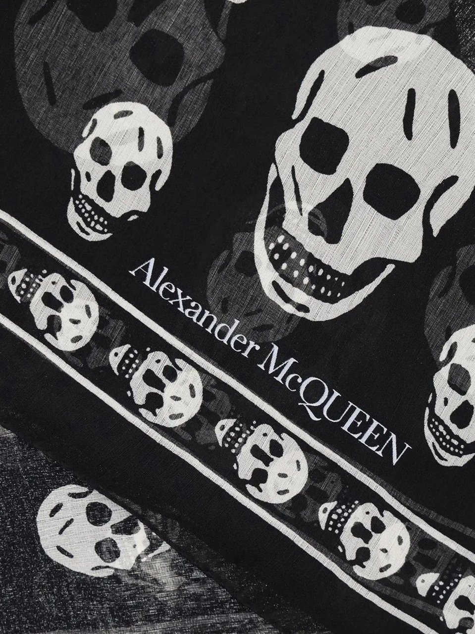 Alexander McQueen Classic Silk Skull Scarf Zwart