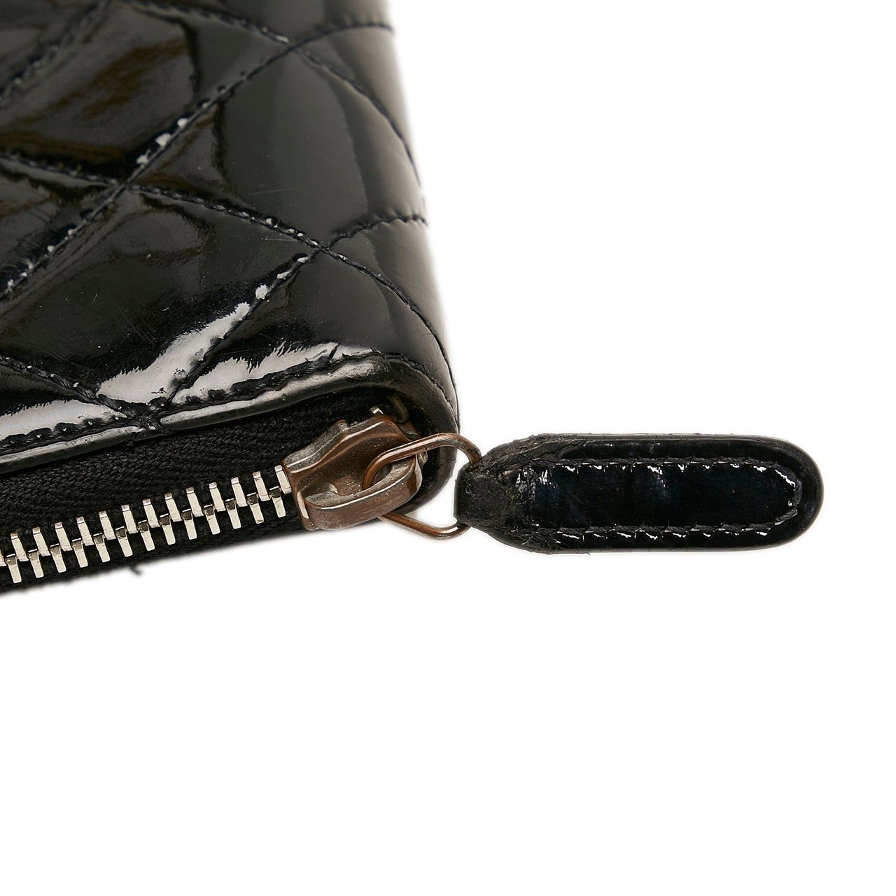 Chanel CC Patent Leather Zip Around Zwart