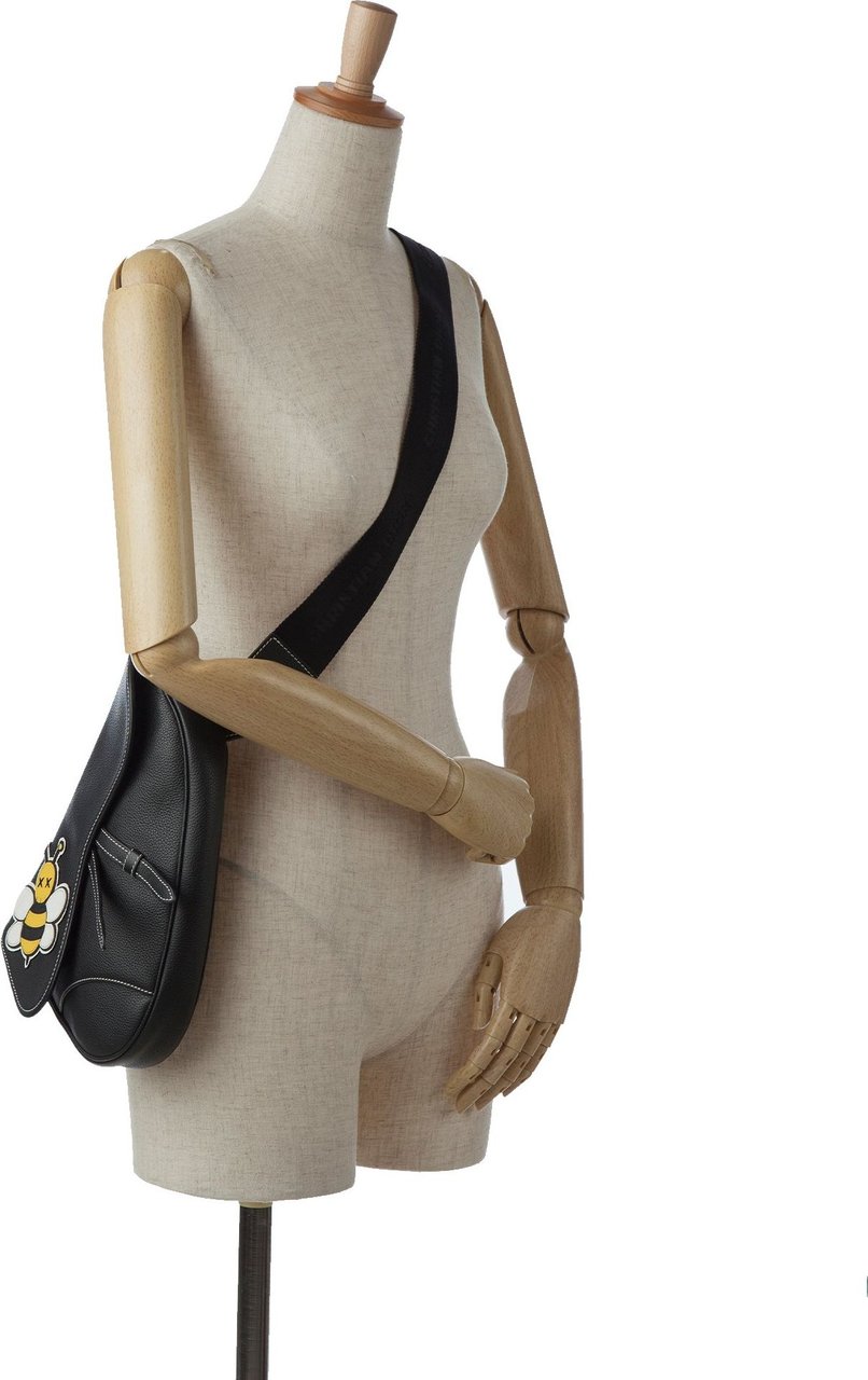 Dior x Kaws Bee Saddle Bag Zwart