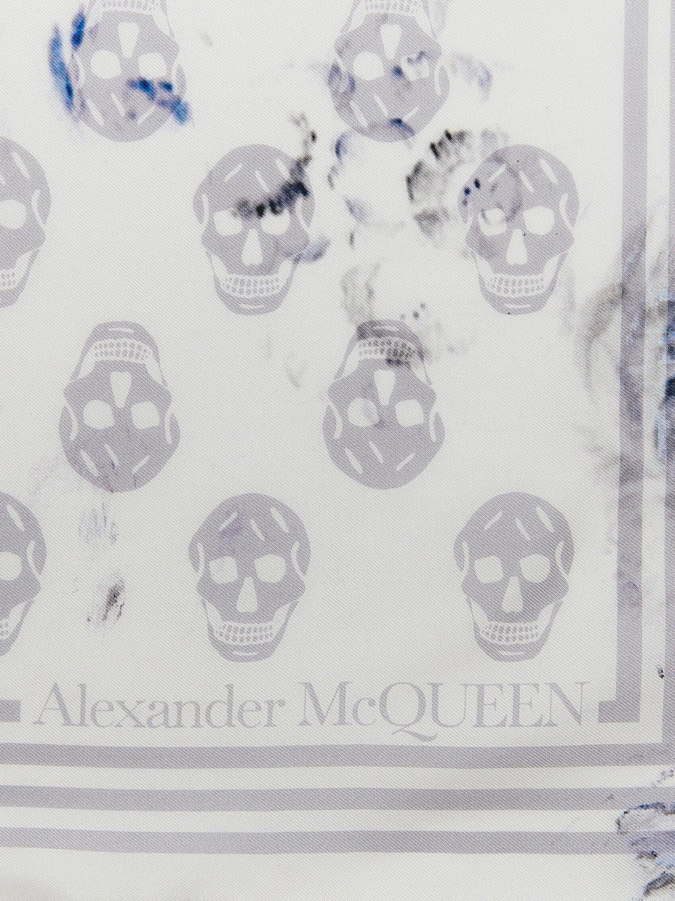 Alexander McQueen Silk foulard with Chiaroscuro floral motif Wit