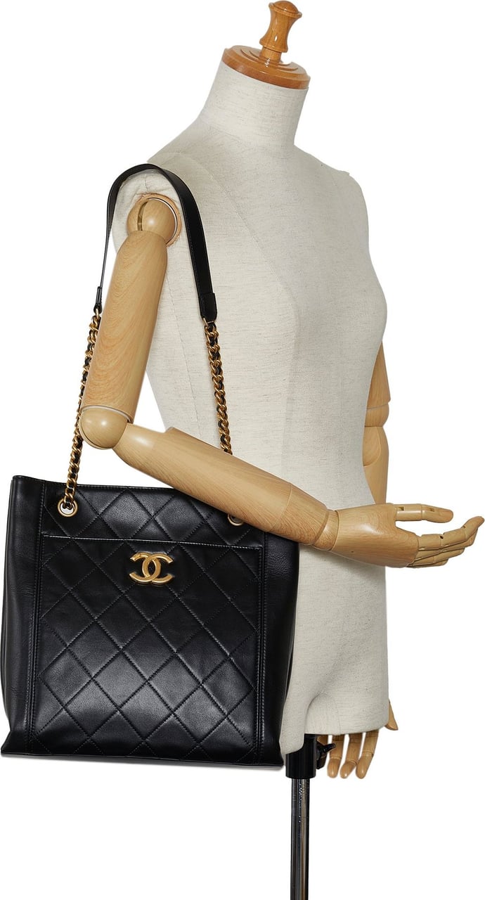 Chanel CC Front Pocket Calfskin Shopping Tote Zwart