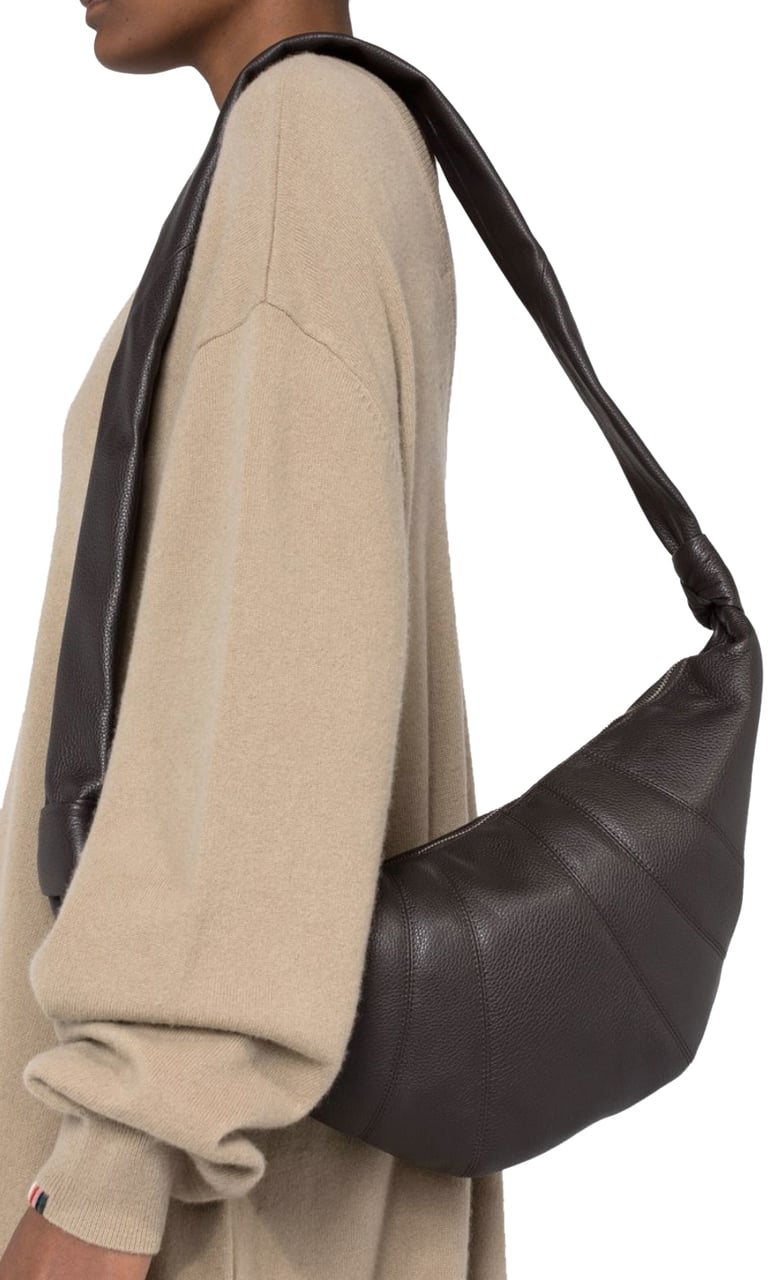 Lemaire Medium Narrow Croissant Dark Chocolate Bruin