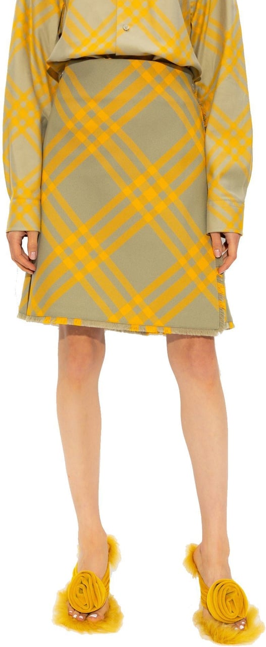 Burberry Burberry Kilt Style Skirt Geel