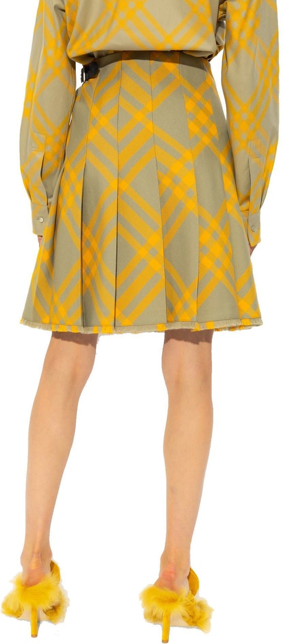 Burberry Burberry Kilt Style Skirt Geel