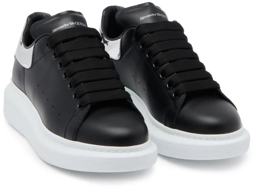 Alexander McQueen Oversized leather sneakers Zwart