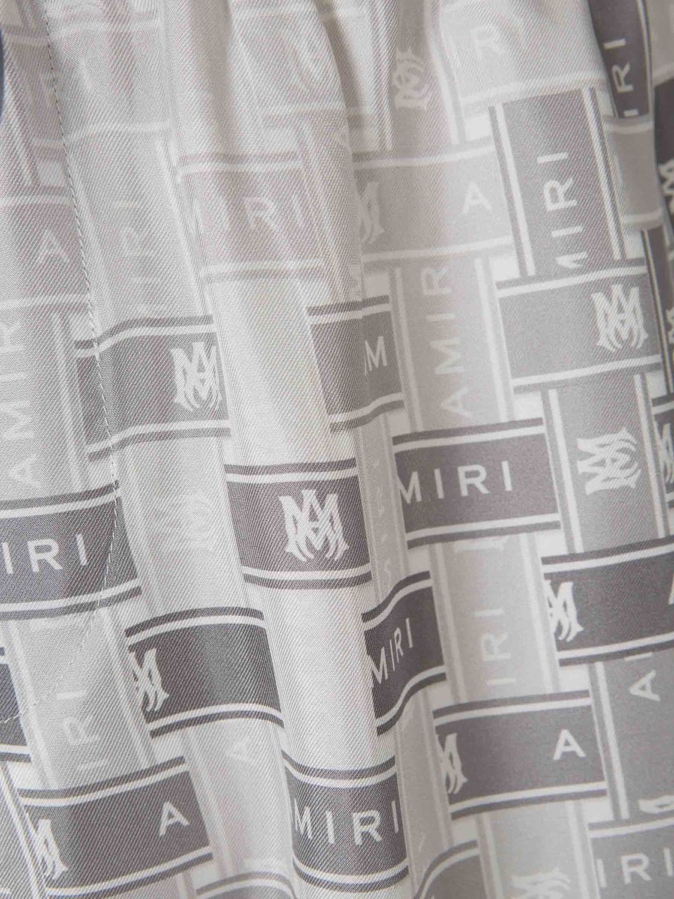 Amiri Printed Silk Bermuda Shorts Grijs