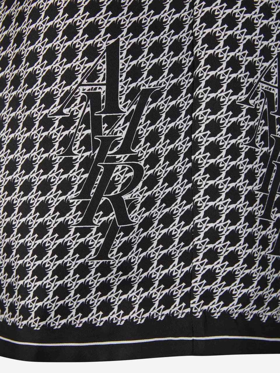 Amiri Logo Silk Bermuda Shorts Zwart