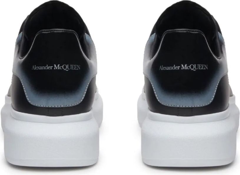 Alexander McQueen Oversized leather sneakers Zwart