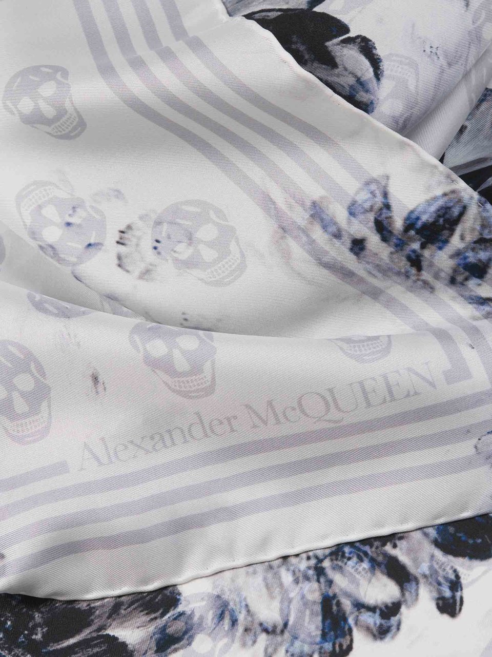 Alexander McQueen Silk Printed Scarf Grijs