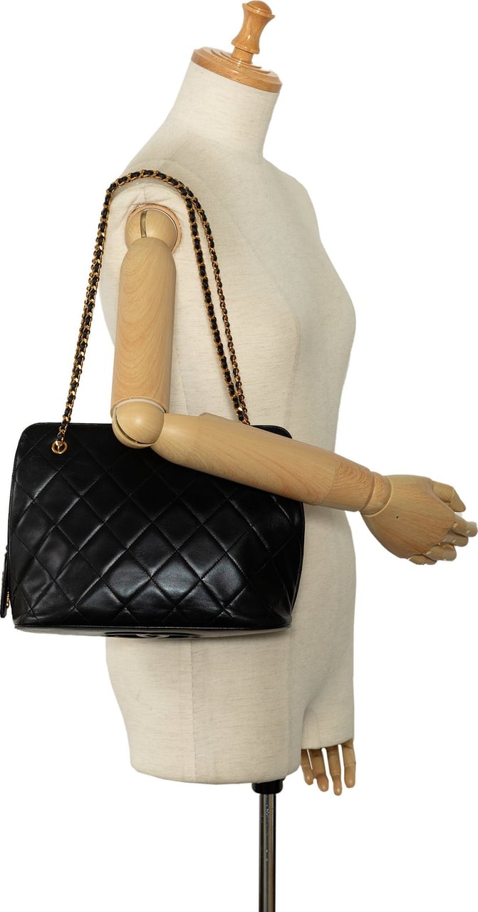 Chanel Matelasse Lambskin Leather Shoulder Bag Zwart