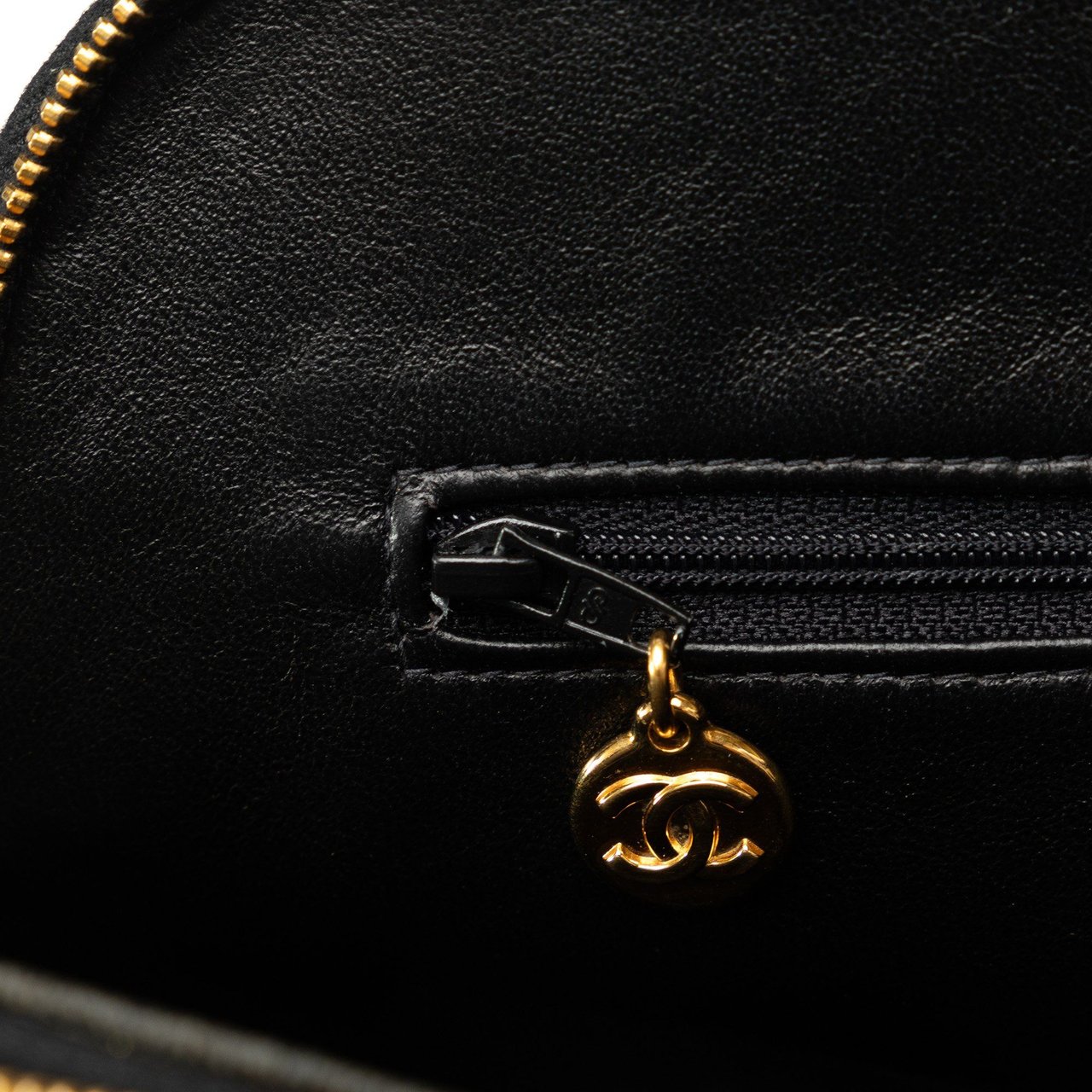 Chanel Quilted Lambskin Dome Shoulder Bag Zwart