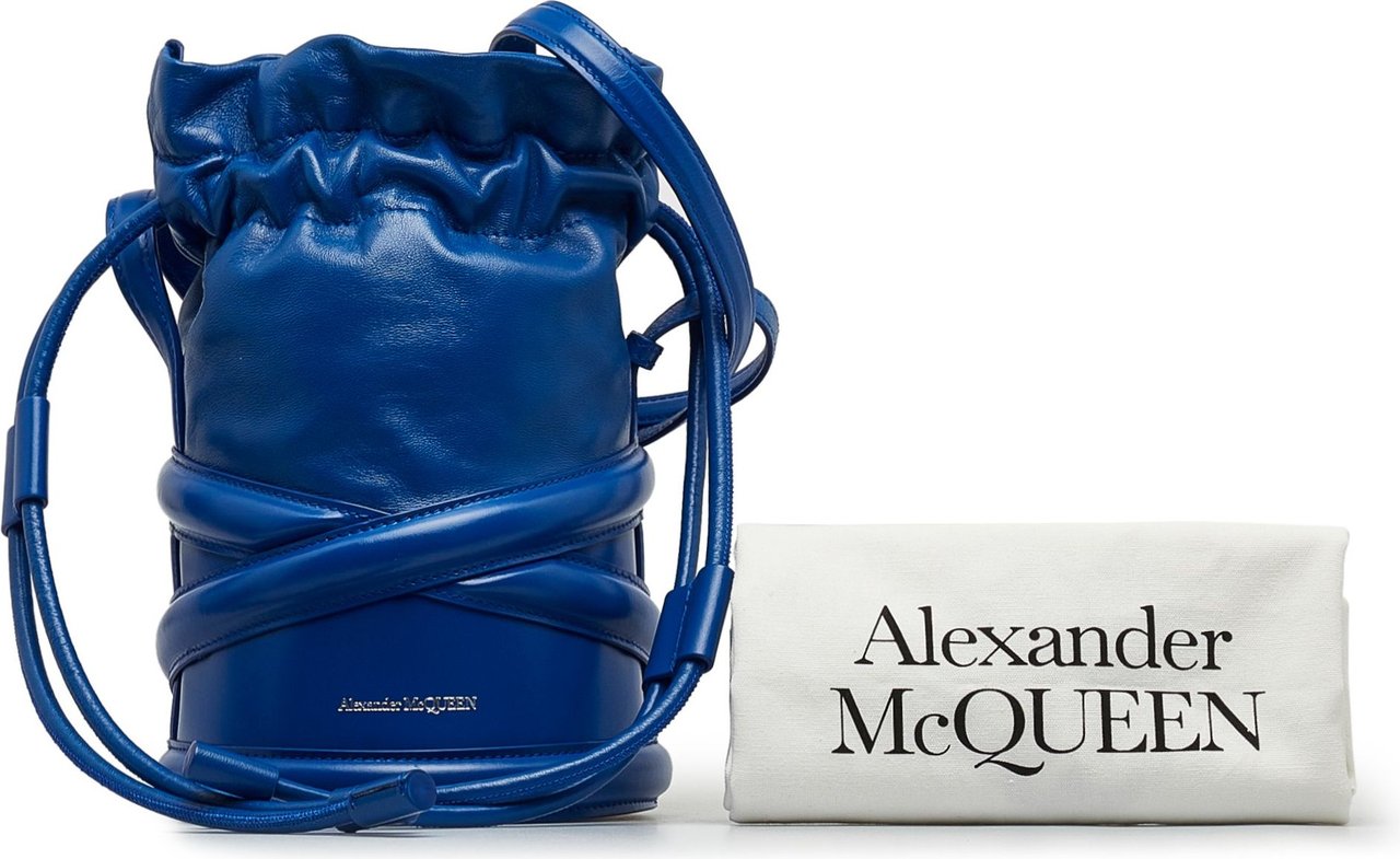 Alexander McQueen Small The Curve Bucket Bag Blauw