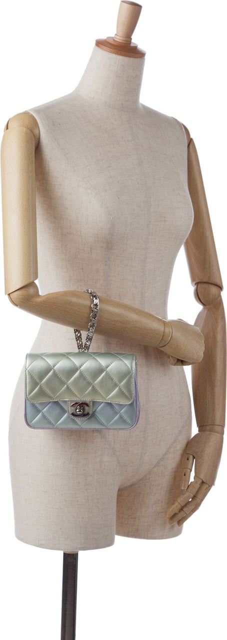 Chanel Iridescent Lambskin Wristlet Clutch Bag Groen