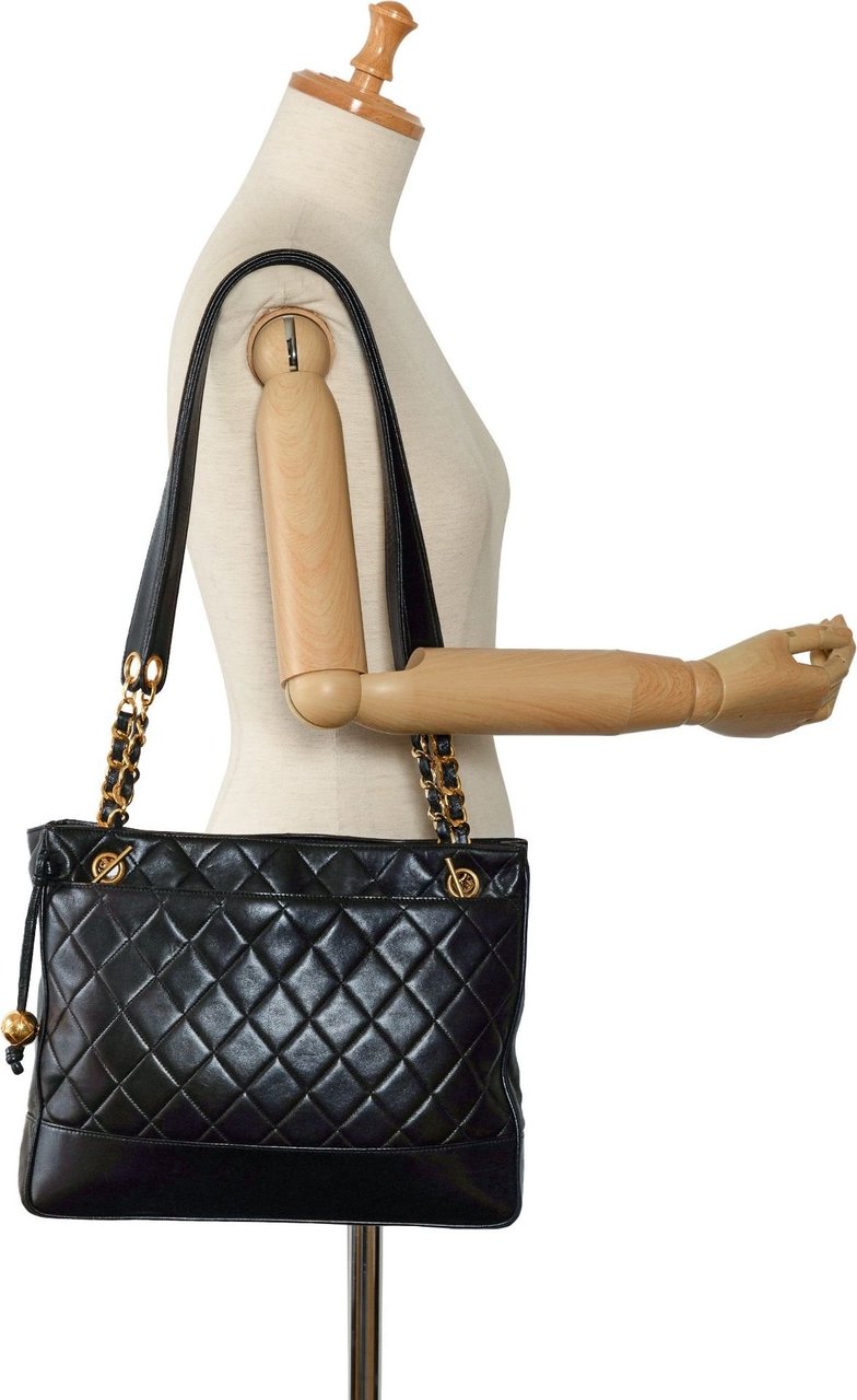Chanel Quilted Lambskin CC Shoulder Bag Zwart