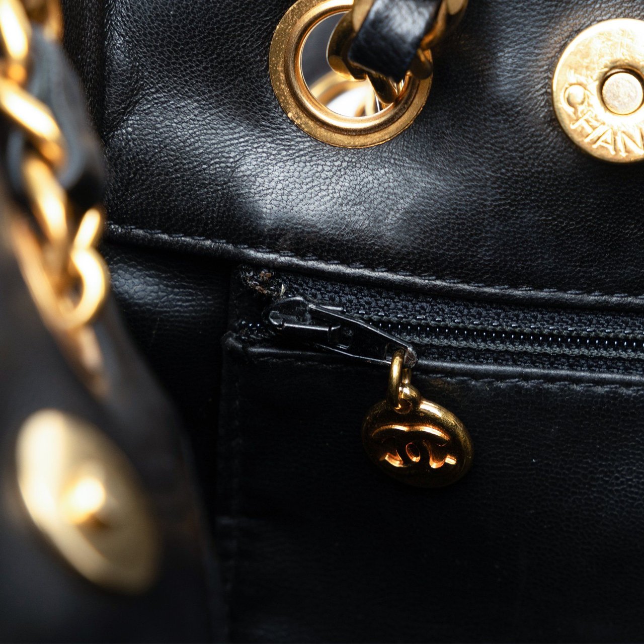 Chanel Quilted Lambskin CC Shoulder Bag Zwart