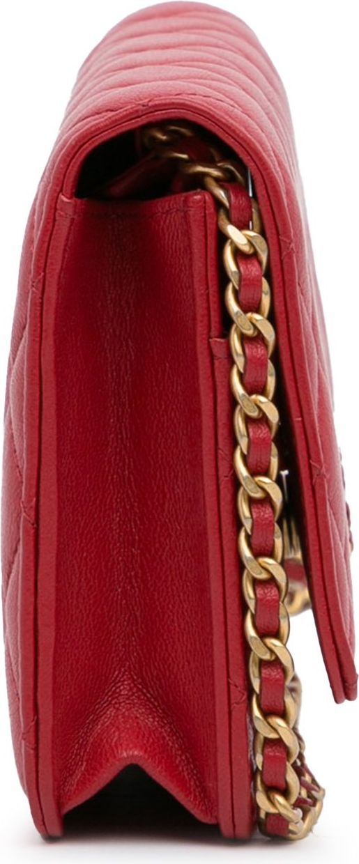 Chanel Quilted Lambskin 19 Wallet on Chain Rood