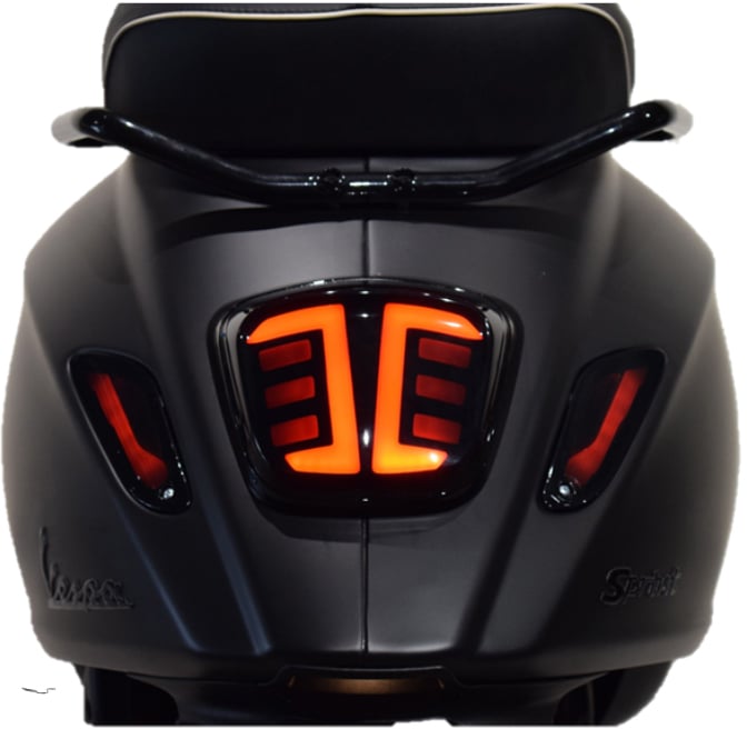Vespa Sprint S - Black-on-Black - 45km/u Zwart