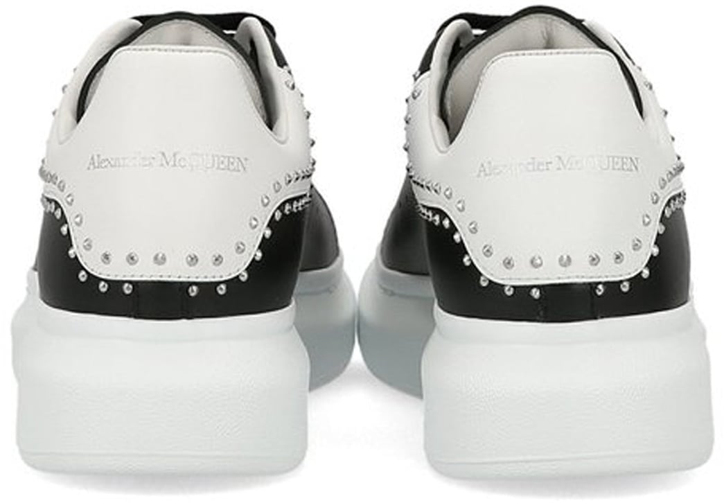 Alexander McQueen Alexander McQueen Studded Oversized Sneakers Zwart