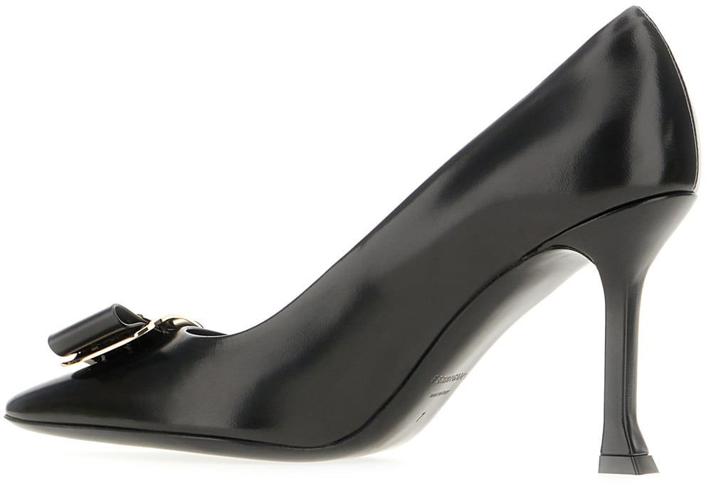 Ferragamo Ferragamo Black nappa leather pumps Zwart