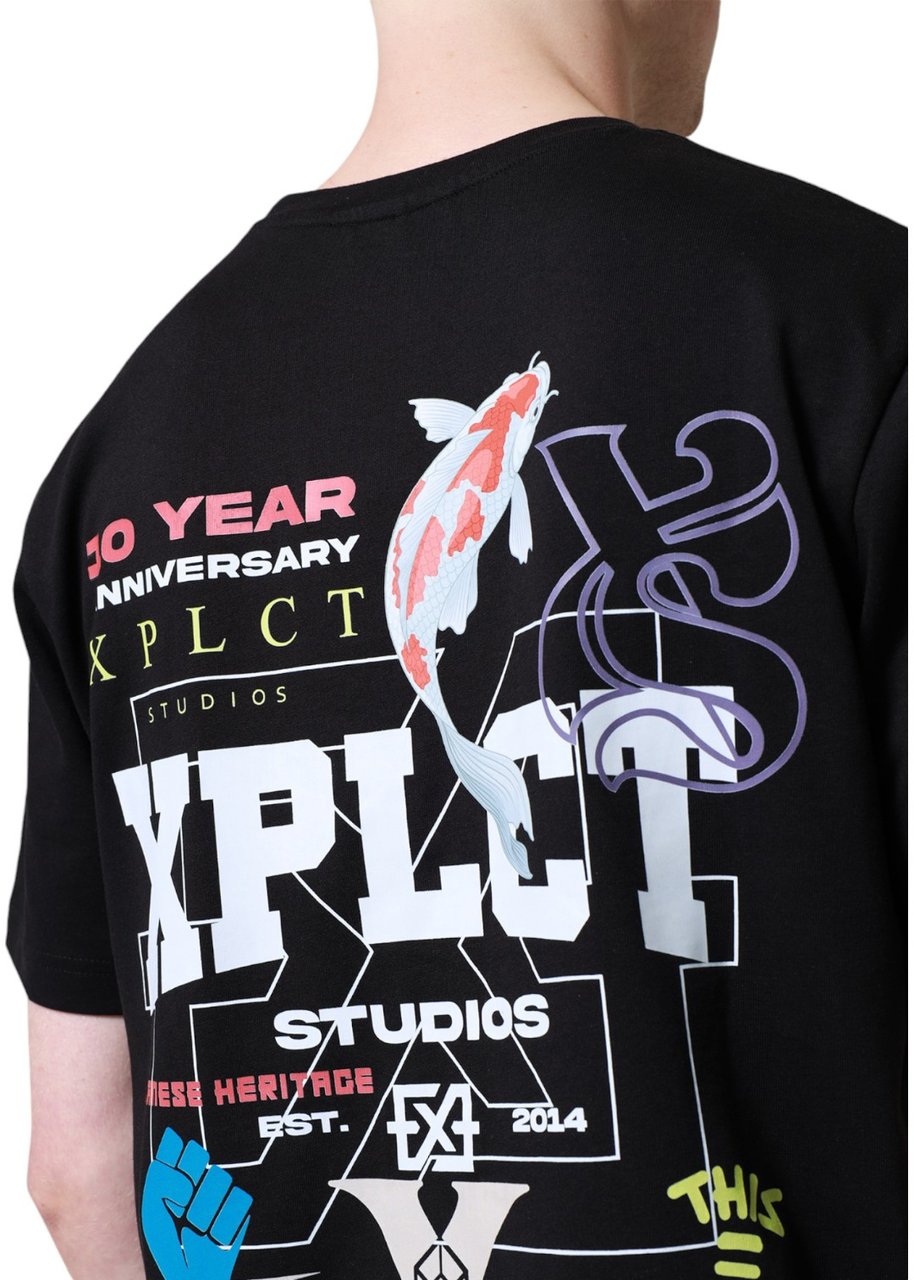 XPLCT Studios Decade Tee Zwart