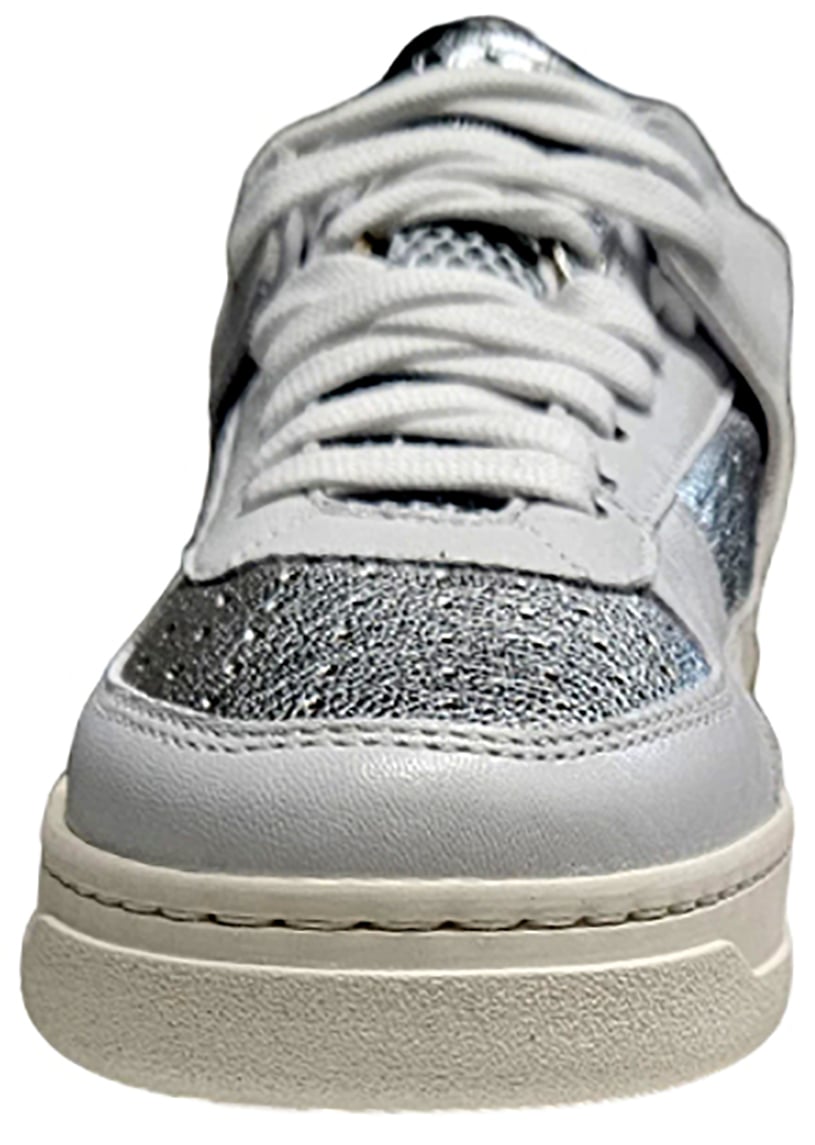 Run Of Sneakers White Wit