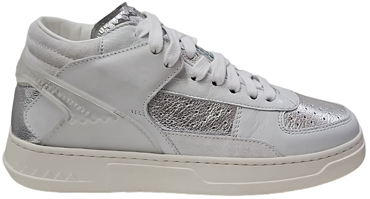 Run Of Sneakers White Wit