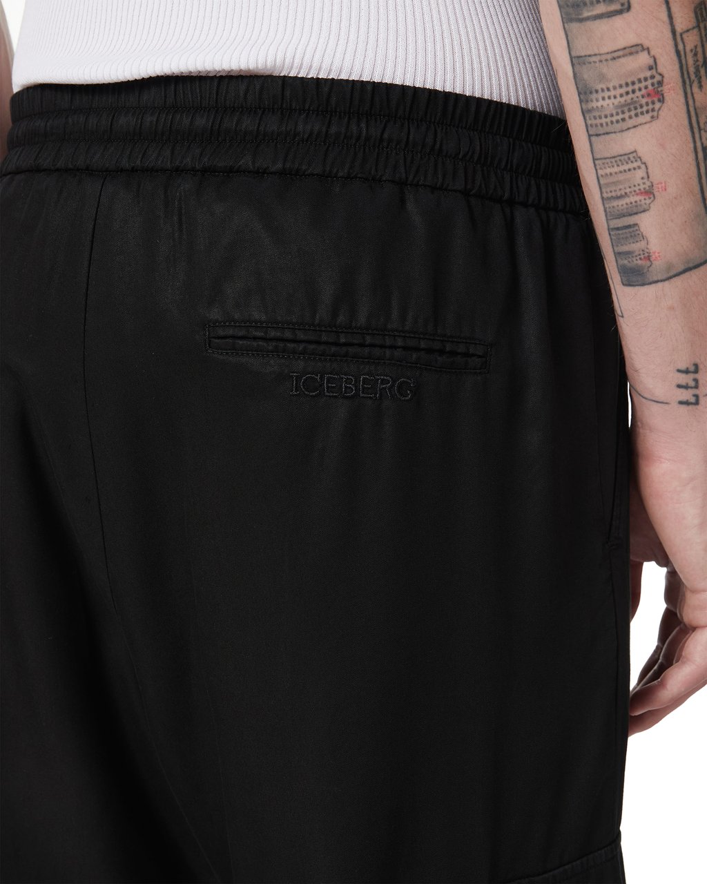 Iceberg Black cargo-fit trousers in Tencel with Iceberg embroidery Zwart
