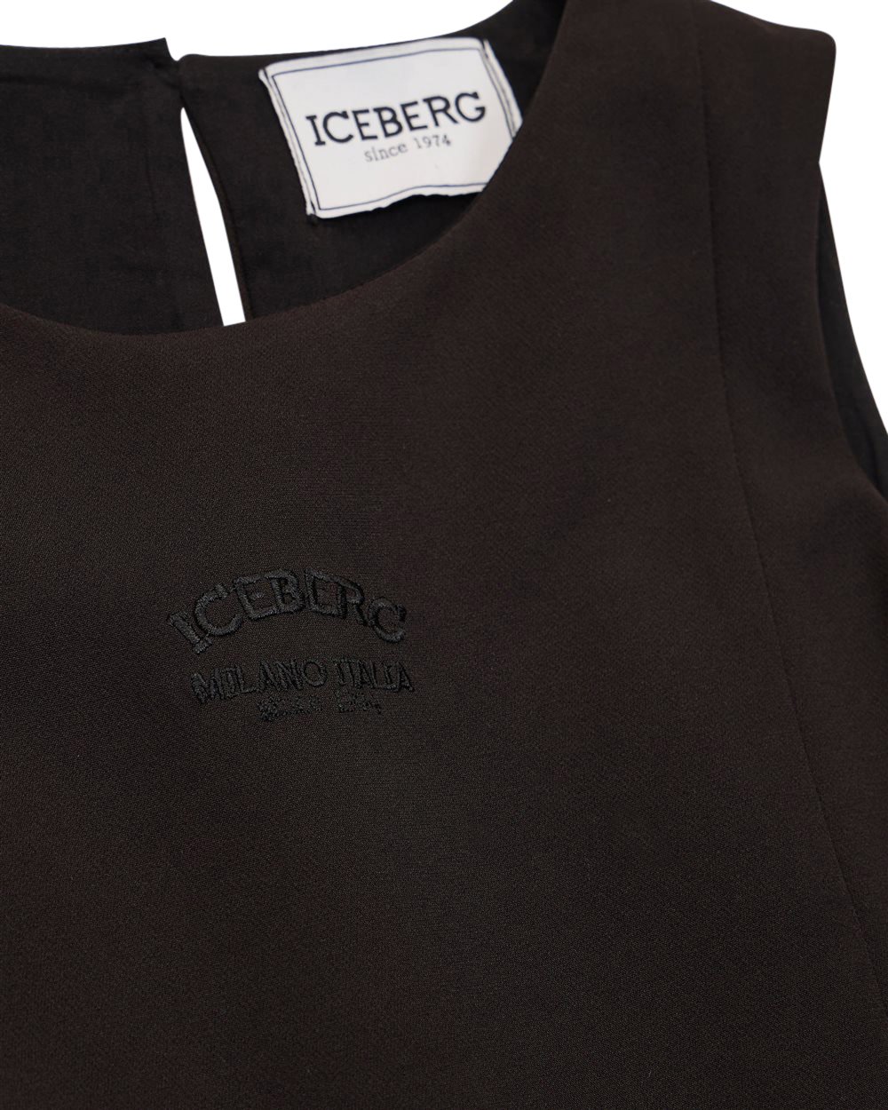 Iceberg KIDS - Sleeveless black shirt dress with pleated skirt and metal buckles on the sides Zwart