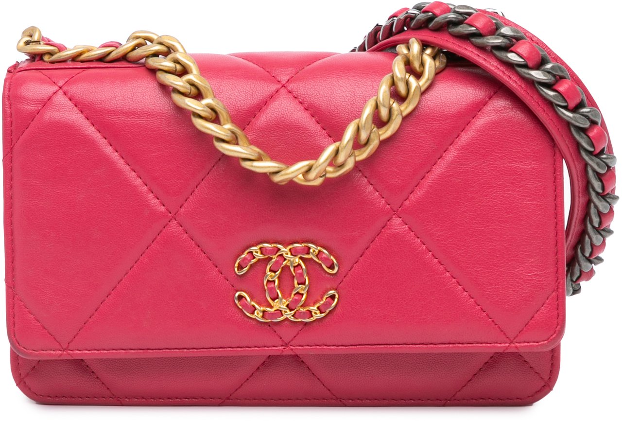 Chanel Quilted Lambskin 19 Wallet on Chain Roze