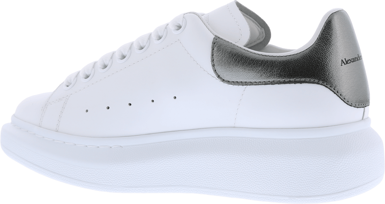 Alexander McQueen Oversized metallic leather sneakers Grijs