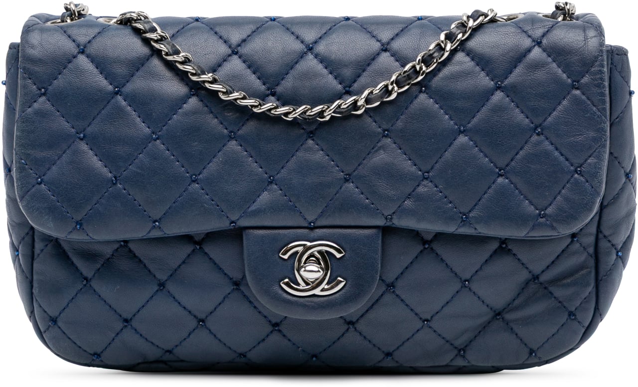 Chanel Small Quilted Lambskin Beaded Single Flap Blauw