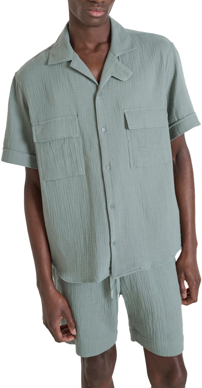 Antony Morato SHIRT NAIROBI RELAXED FIT IN SOFT TOUCH COTTON CRINCKLE FINISH WITH LOGOED METAL BADGE Groen
