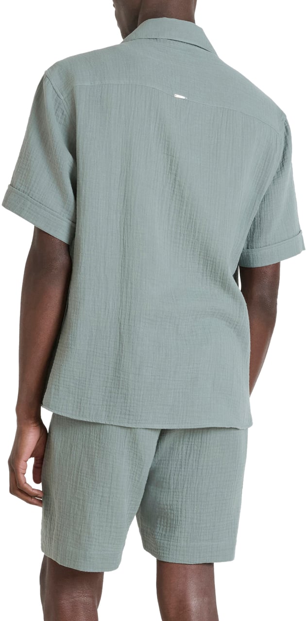 Antony Morato SHIRT NAIROBI RELAXED FIT IN SOFT TOUCH COTTON CRINCKLE FINISH WITH LOGOED METAL BADGE Groen