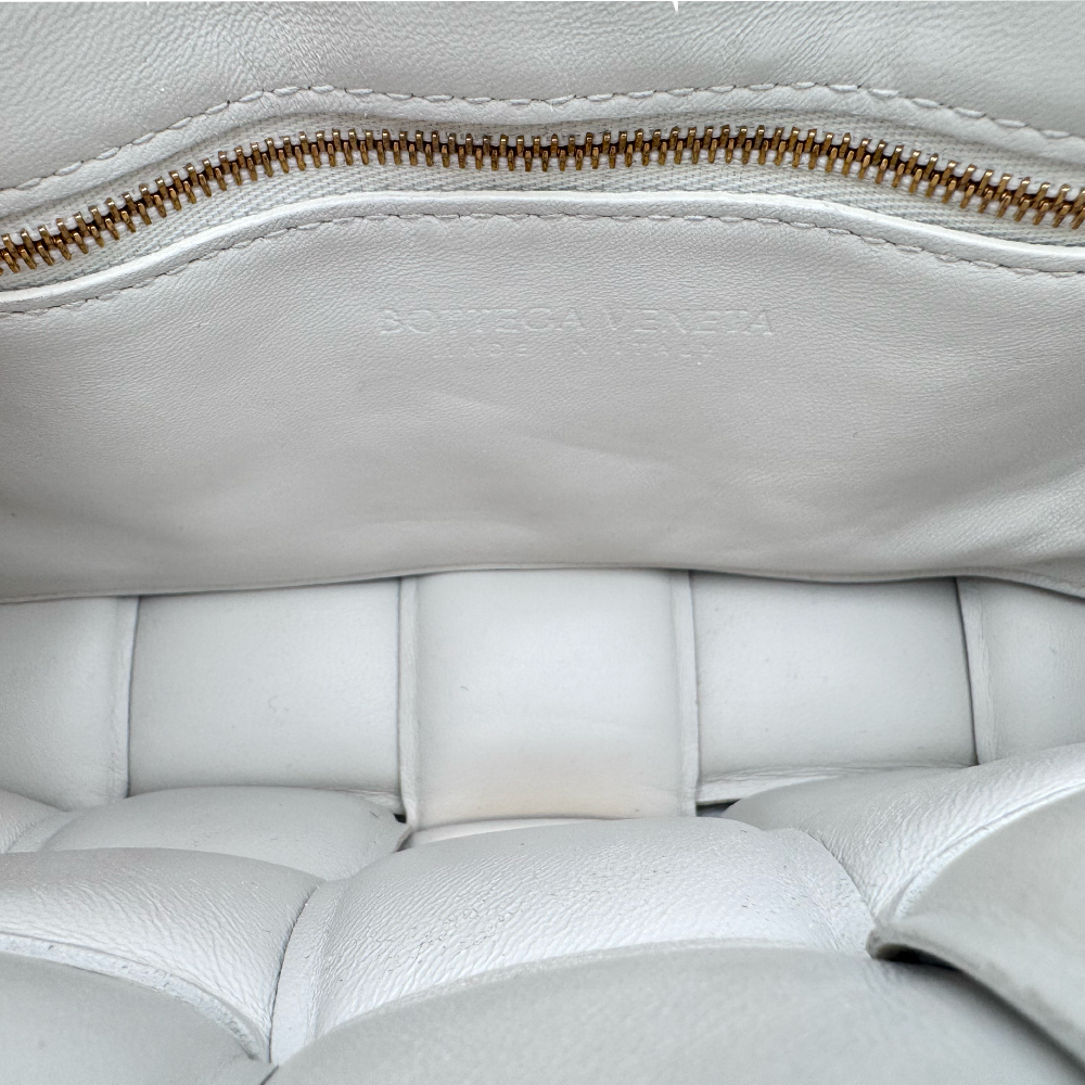 Bottega Veneta Bottega Veneta Padded Cassette - Off-White Wit