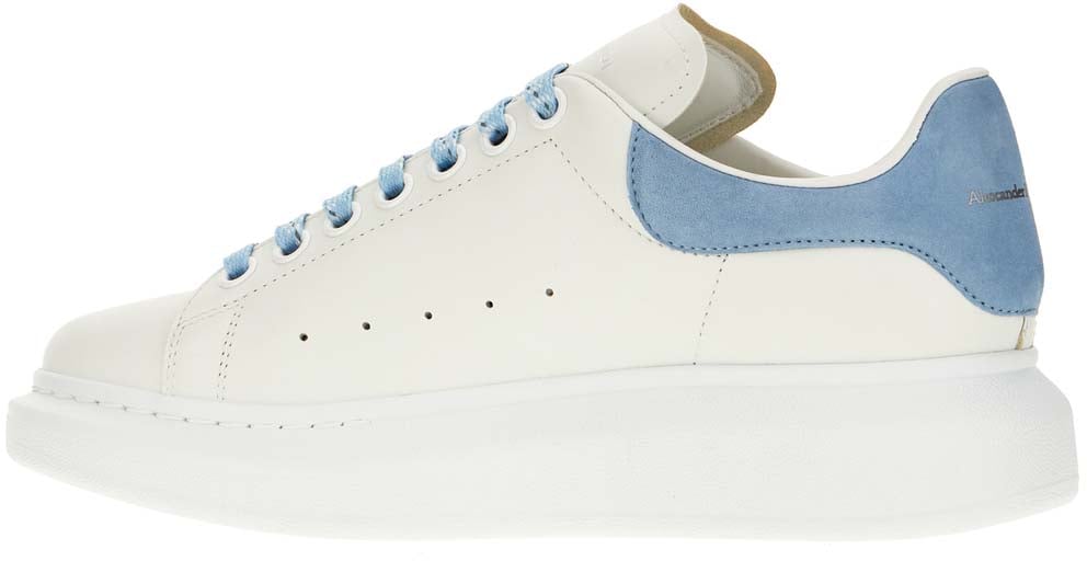 Alexander McQueen Alexander McQueen White leather sneakers with light blue suede heel Wit