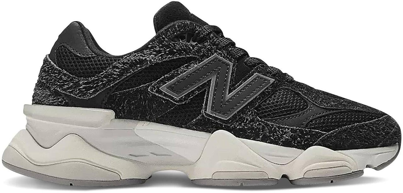 New Balance New Balance 9060 Black Suede Zwart