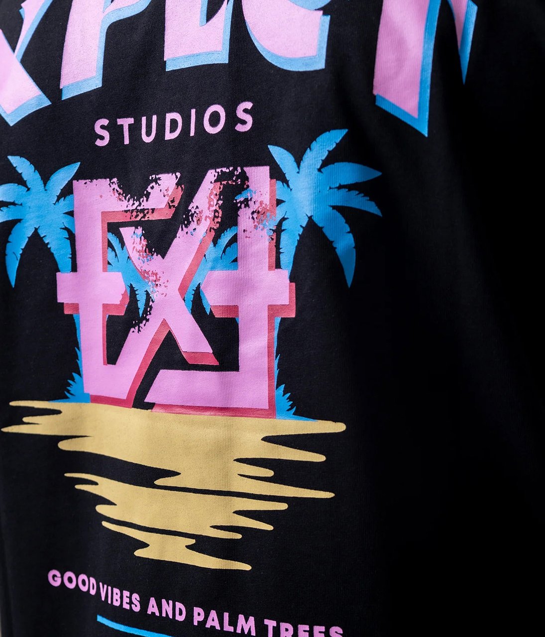 XPLCT Studios Vibe Tee Zwart