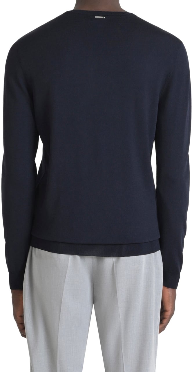 Antony Morato SWEATER SUPER SLIM FIT IN VISCOSE BLEND SUPER FINE YARN WITH LOGOED METAL BADGE Blauw