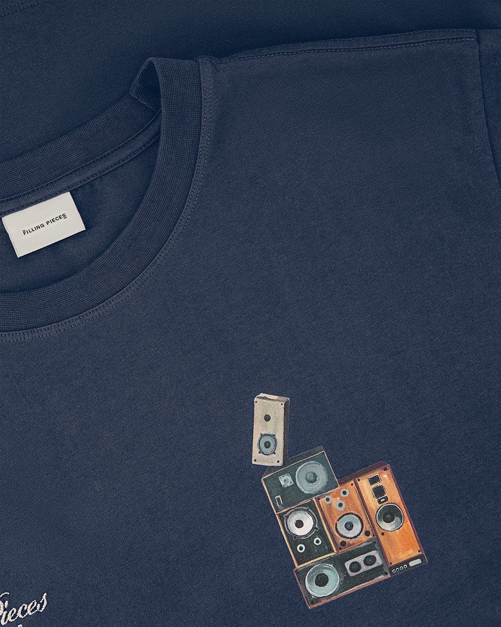 Filling Pieces T-shirt Speaker Wall Navy Blauw