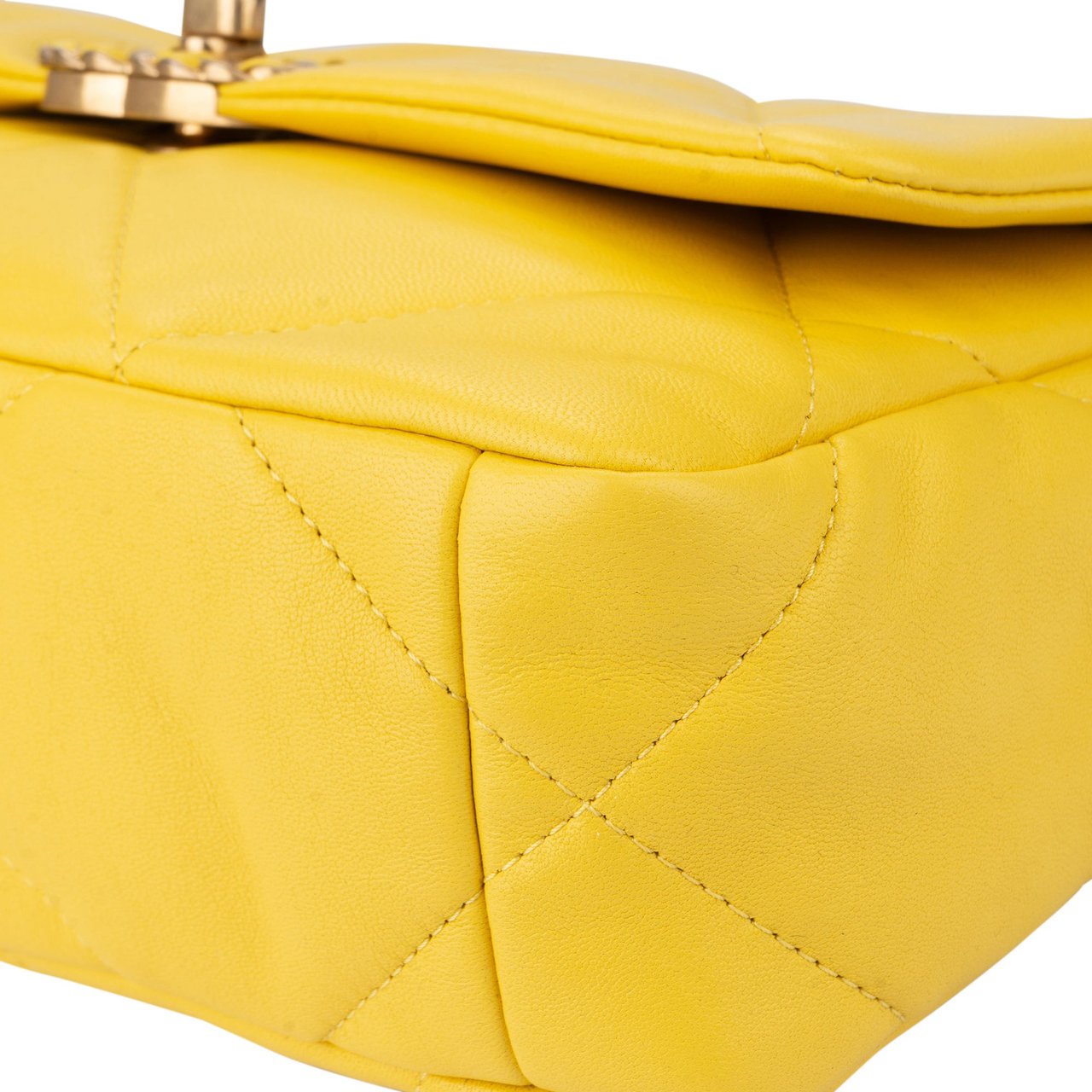 Chanel Chanel 19 Quilted Lambskin Single Flap Crossbody bag Divers