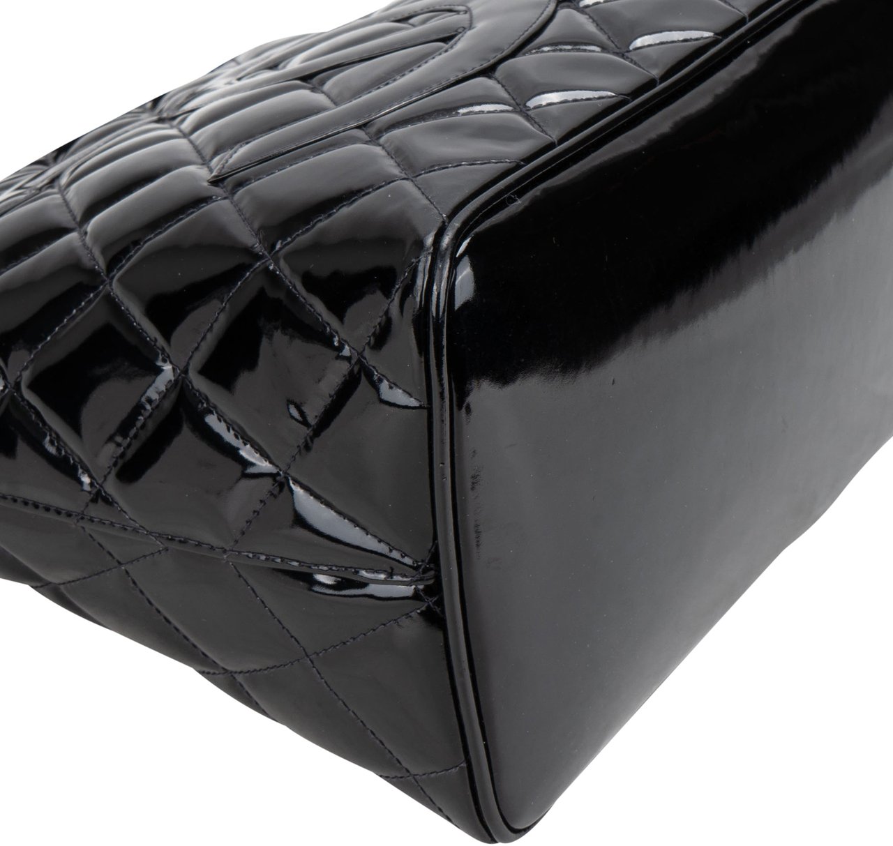 Chanel Chanel Quilted Patent Leather CC Medaillon Handbag Divers